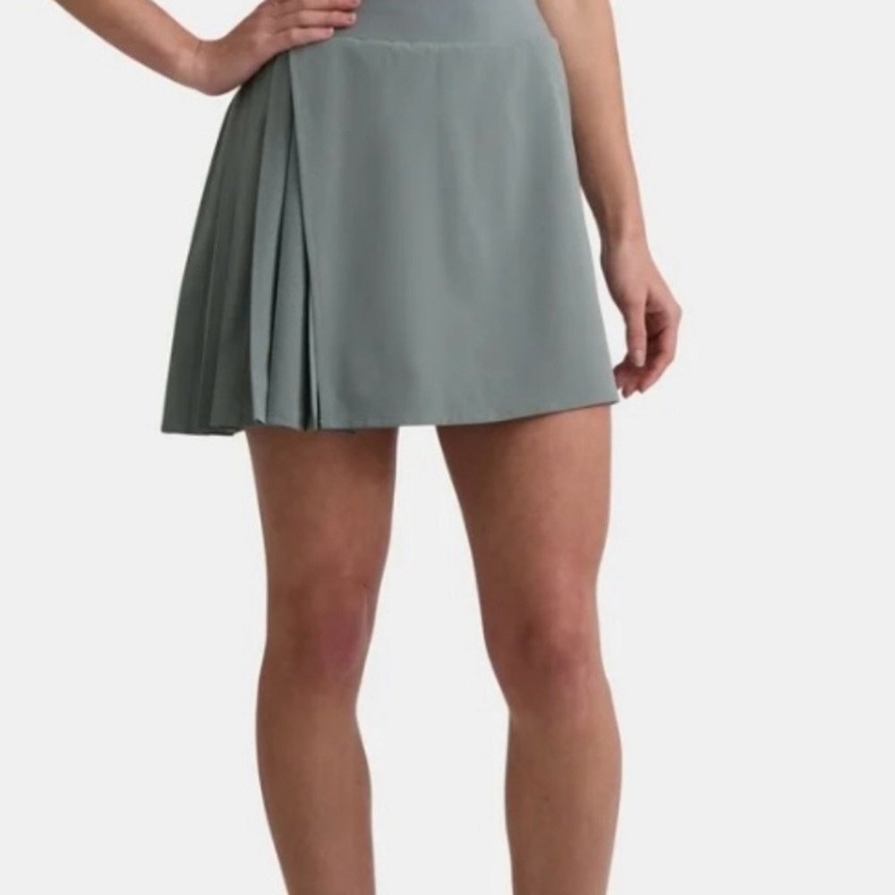 Avía Women's Pleated Short With One Pocket Blue Birch Color XXL